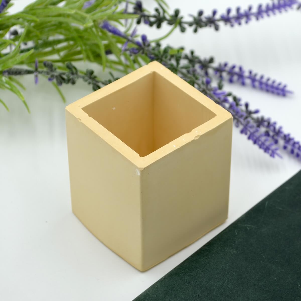 lumanare parfumata suport ceramic galben cubic
