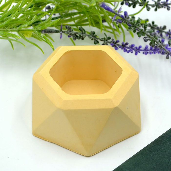 lumanare parfumata suport ceramic galben hexagonal